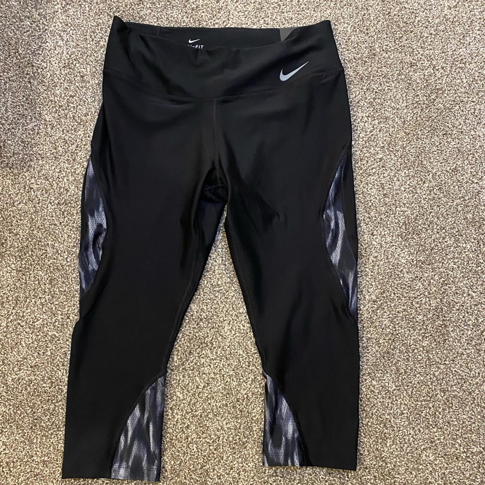 Nike Dri-FIT Women Black Graphic Print‎ Training Capri Leggings Large NWT